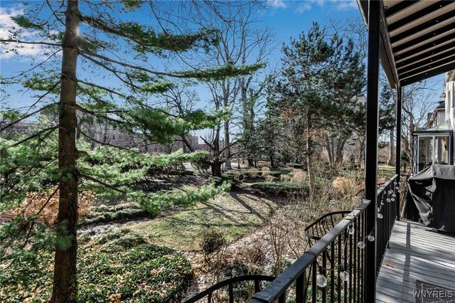 17 Mayfair Lane, Buffalo, NY 14201