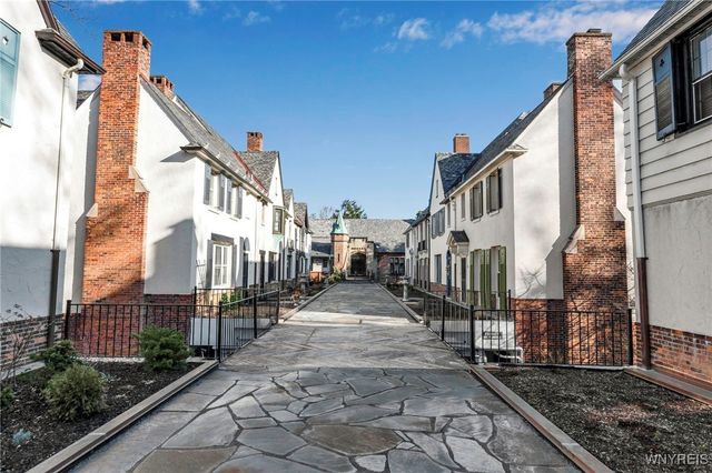 17 Mayfair Lane, Buffalo, NY 14201