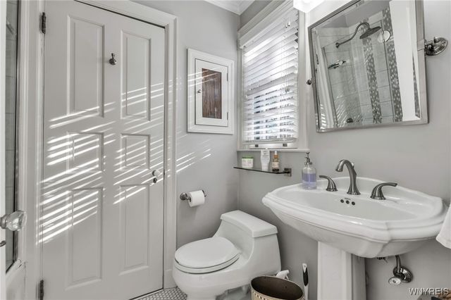 17 Mayfair Lane, Buffalo, NY 14201