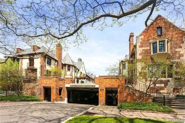 17 Mayfair Lane, Buffalo, NY 14201