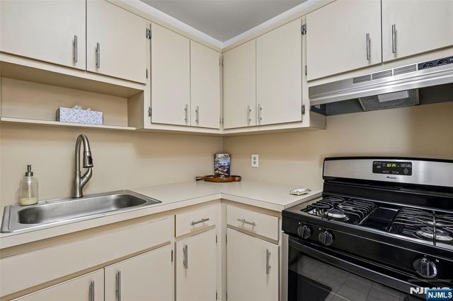 33 Henry Place B2, Hackensack, NJ 07601