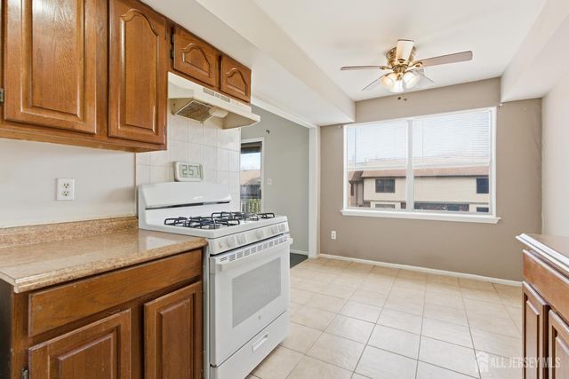 92 Beverly Hill Terrace, Woodbridge Proper, NJ 07095