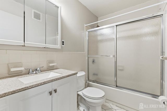 92 Beverly Hill Terrace, Woodbridge Proper, NJ 07095