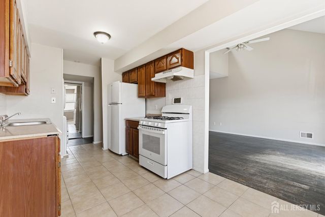 92 Beverly Hill Terrace, Woodbridge Proper, NJ 07095