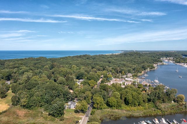 300 Ferry Street, Douglas, MI 49406