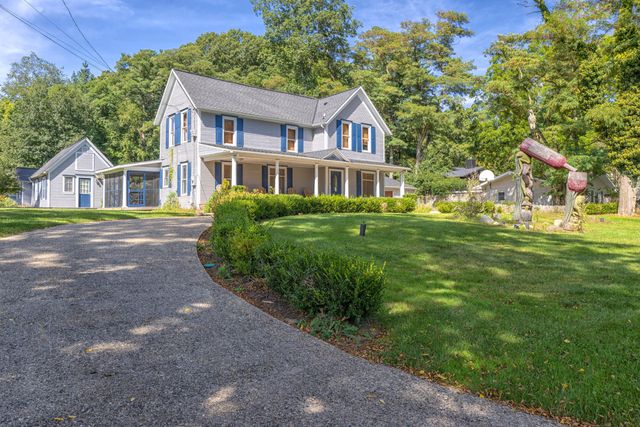 300 Ferry Street, Douglas, MI 49406
