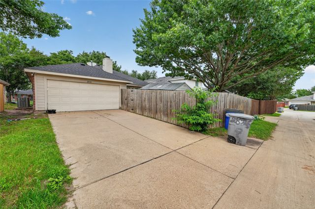 2830 Gospel Drive, Dallas, TX 75237