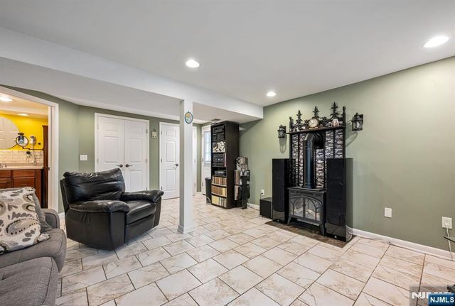 115 Claremont Terrace, Wayne, NJ 07470