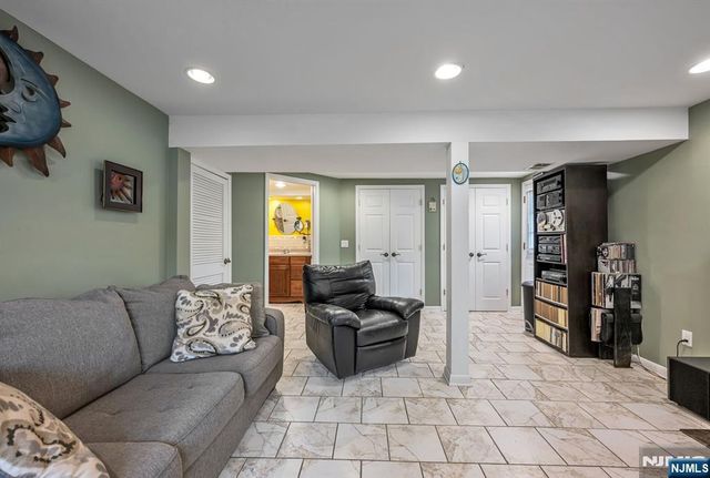 115 Claremont Terrace, Wayne, NJ 07470