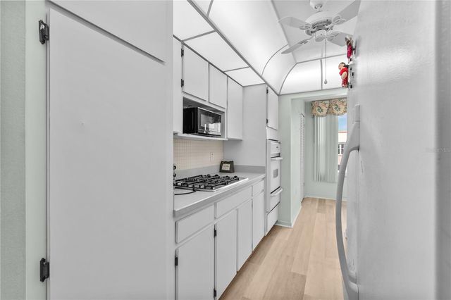 5603 80TH STREET N 512, St Petersburg, FL 33701