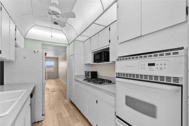 5603 80TH STREET N 512, St Petersburg, FL 33701