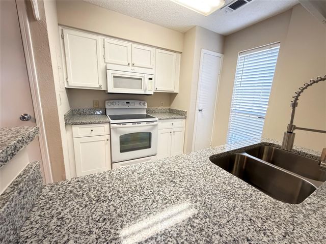 1515 Sandy Springs Road 1808, Houston, TX 77042