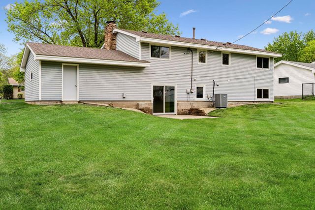 7360 Pinetree Lane NE, Fridley, MN 55432