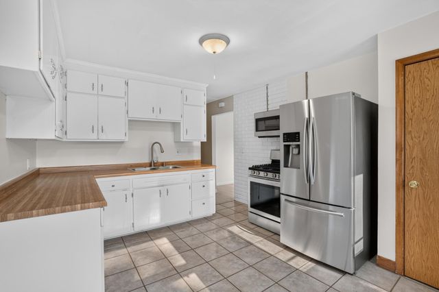 2008 Zircon Lane, Eagan, MN 55122