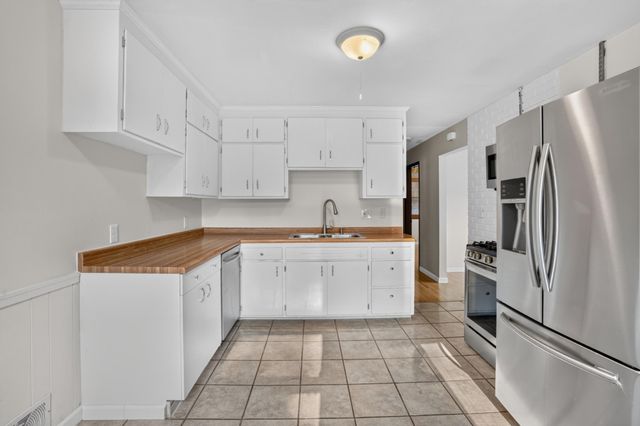 2008 Zircon Lane, Eagan, MN 55122