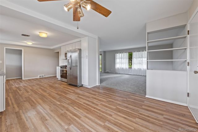 25801 Pine View Avenue, Warren, MI 48091