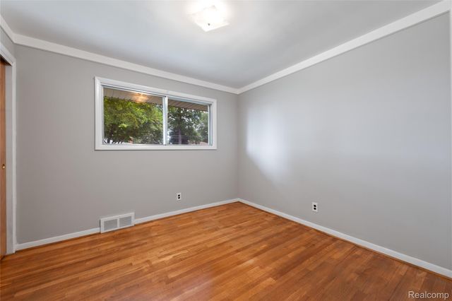 25801 Pine View Avenue, Warren, MI 48091