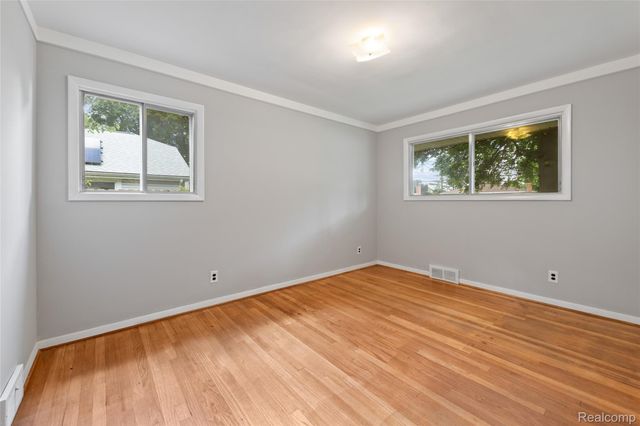 25801 Pine View Avenue, Warren, MI 48091
