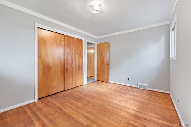 25801 Pine View Avenue, Warren, MI 48091