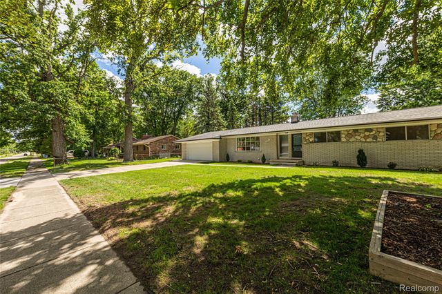 25801 Pine View Avenue, Warren, MI 48091