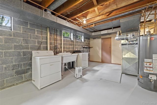 25801 Pine View Avenue, Warren, MI 48091