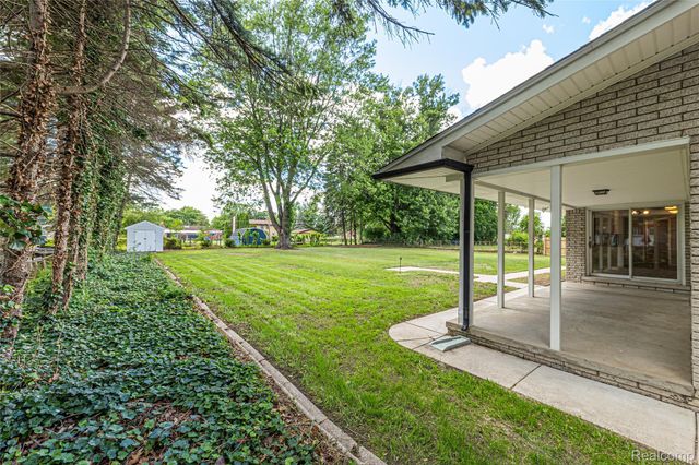 25801 Pine View Avenue, Warren, MI 48091