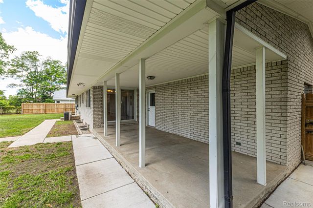 25801 Pine View Avenue, Warren, MI 48091