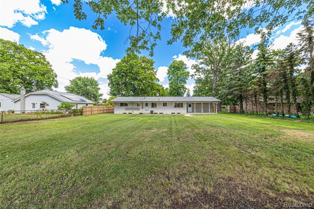 25801 Pine View Avenue, Warren, MI 48091