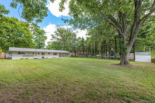 25801 Pine View Avenue, Warren, MI 48091