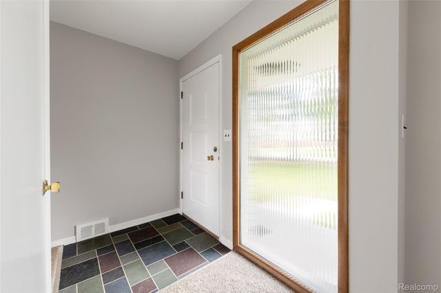 25801 Pine View Avenue, Warren, MI 48091