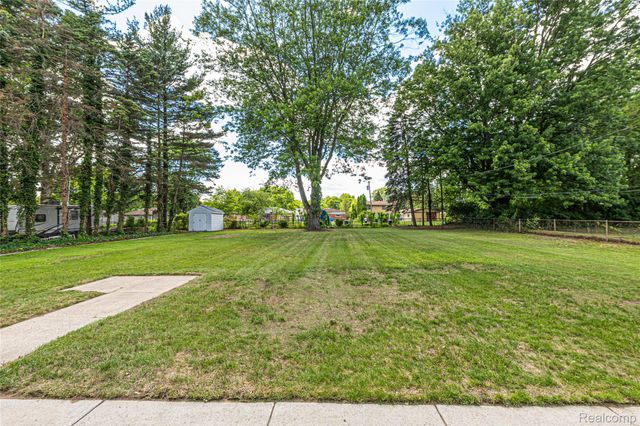 25801 Pine View Avenue, Warren, MI 48091