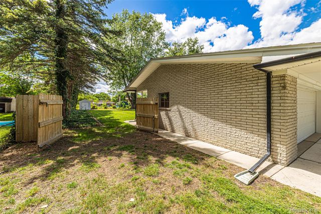 25801 Pine View Avenue, Warren, MI 48091