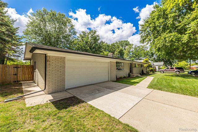 25801 Pine View Avenue, Warren, MI 48091