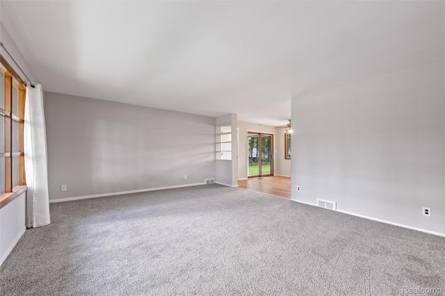 25801 Pine View Avenue, Warren, MI 48091