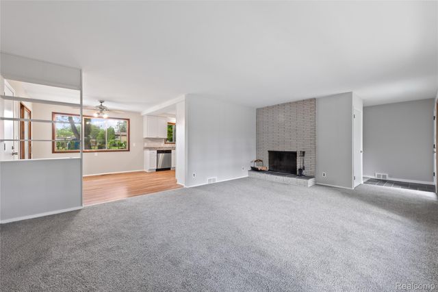 25801 Pine View Avenue, Warren, MI 48091