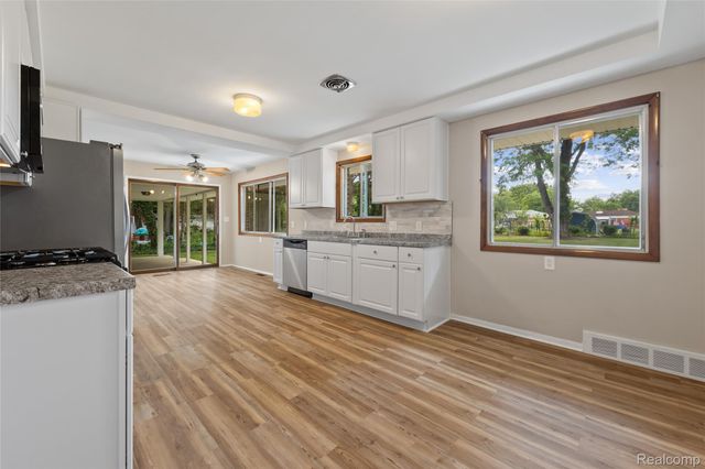 25801 Pine View Avenue, Warren, MI 48091