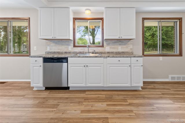 25801 Pine View Avenue, Warren, MI 48091