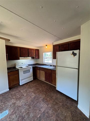 2010 Spring Court A, Azle, TX 76020