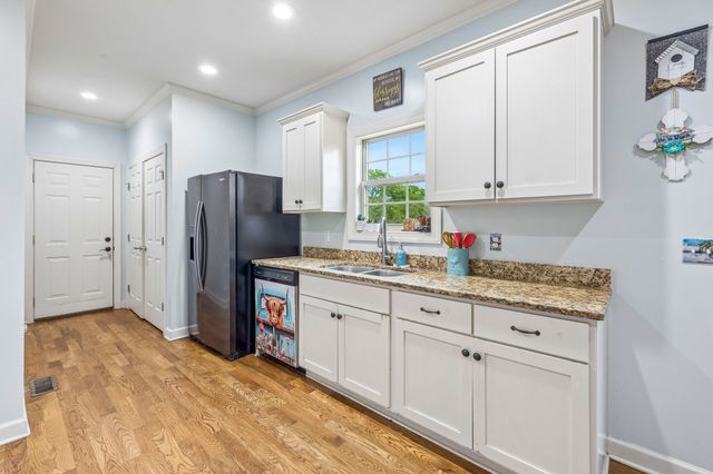592 Twin Oak Dr, Murfreesboro, TN 37130