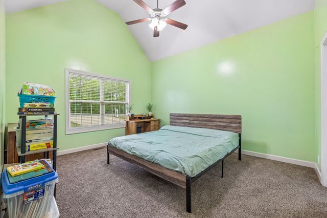 592 Twin Oak Dr, Murfreesboro, TN 37130