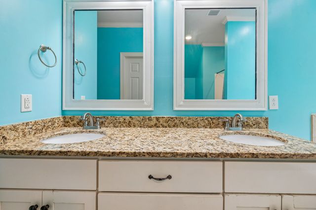592 Twin Oak Dr, Murfreesboro, TN 37130