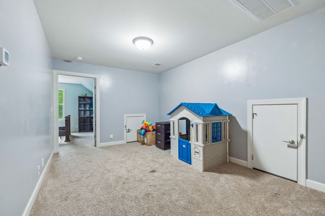 592 Twin Oak Dr, Murfreesboro, TN 37130