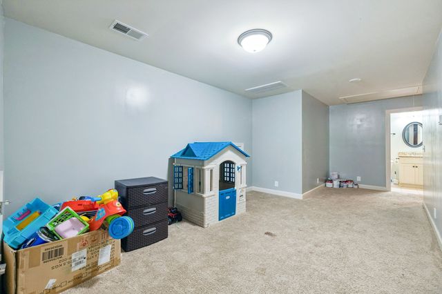 592 Twin Oak Dr, Murfreesboro, TN 37130