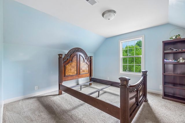 592 Twin Oak Dr, Murfreesboro, TN 37130