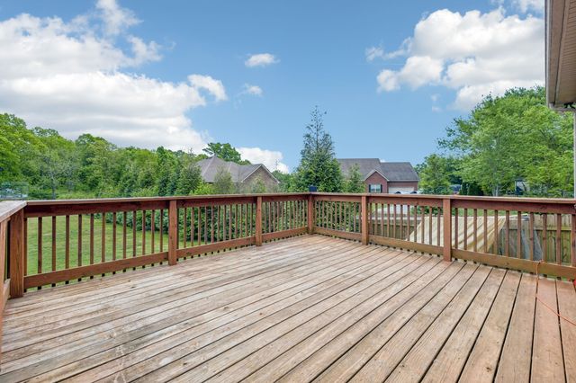 592 Twin Oak Dr, Murfreesboro, TN 37130