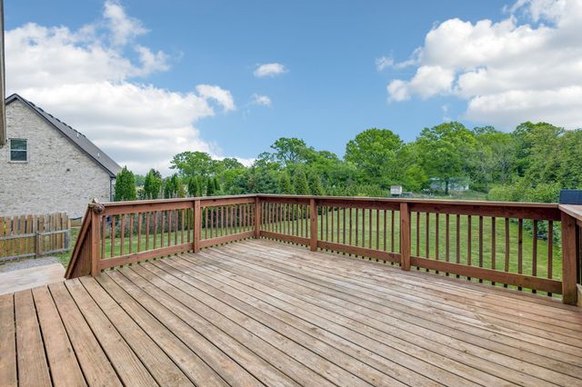 592 Twin Oak Dr, Murfreesboro, TN 37130
