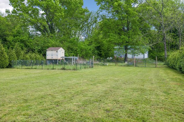 592 Twin Oak Dr, Murfreesboro, TN 37130