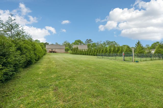 592 Twin Oak Dr, Murfreesboro, TN 37130