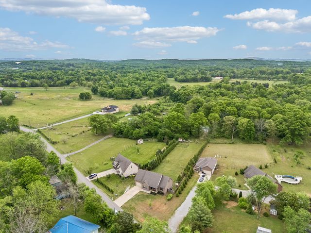 592 Twin Oak Dr, Murfreesboro, TN 37130