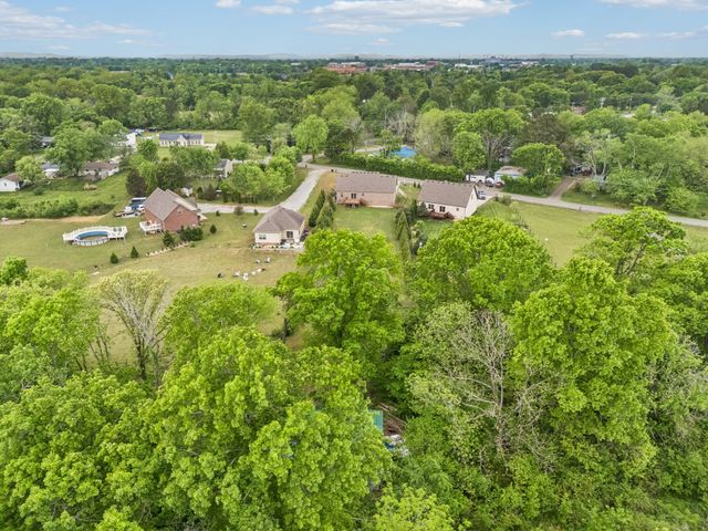 592 Twin Oak Dr, Murfreesboro, TN 37130